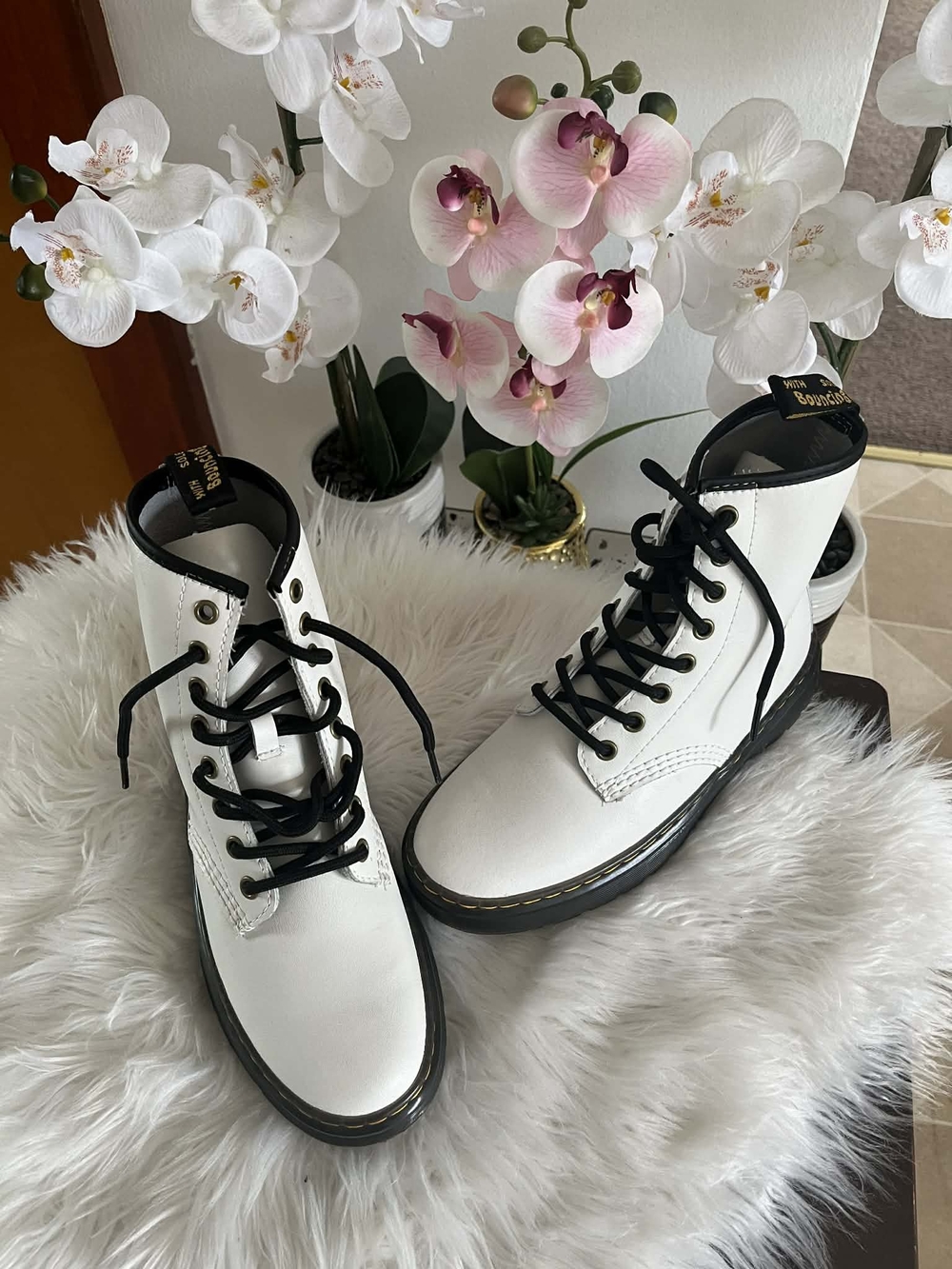 Dr.martens White Lace-Up Leather Combat Boots - Women's New Whithout Label